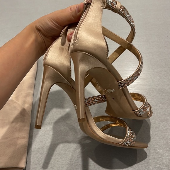 Badgley Mischka Women's Back Zip, Heeled Sandal
Brand new - Picture 5 of 6